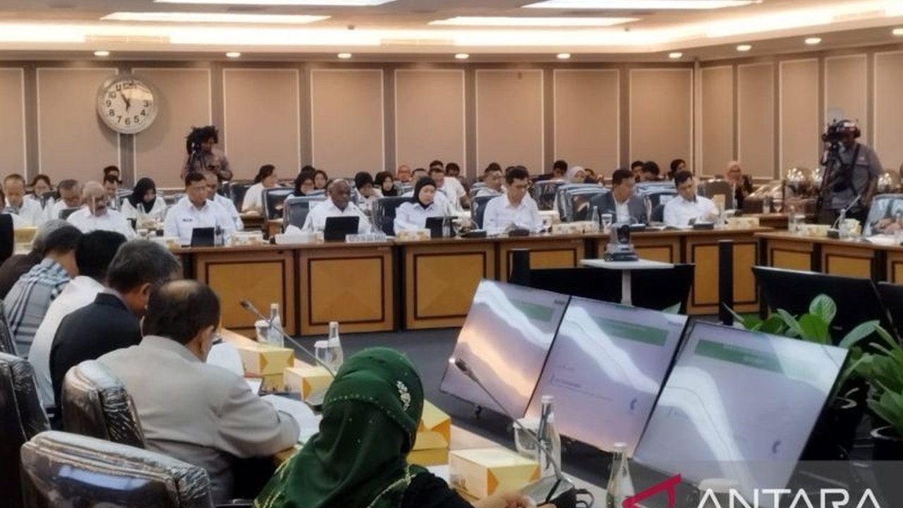 Menteri HAM Natalius Pigai meminta dukungan DPR untuk merevisi UU HAM Nomor 39 Tahun 1999 yang dinilai sudah tidak sesuai dengan perkembangan zaman dan membutuhkan pembaruan.