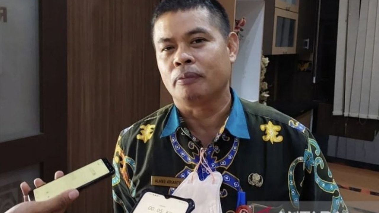 Pemerintah Kabupaten Kotawaringin Timur membagi wilayahnya menjadi tiga zona pengembangan komoditas unggulan untuk optimalisasi potensi ekonomi masing-masing daerah, meliputi zona utara, tengah, dan selatan.