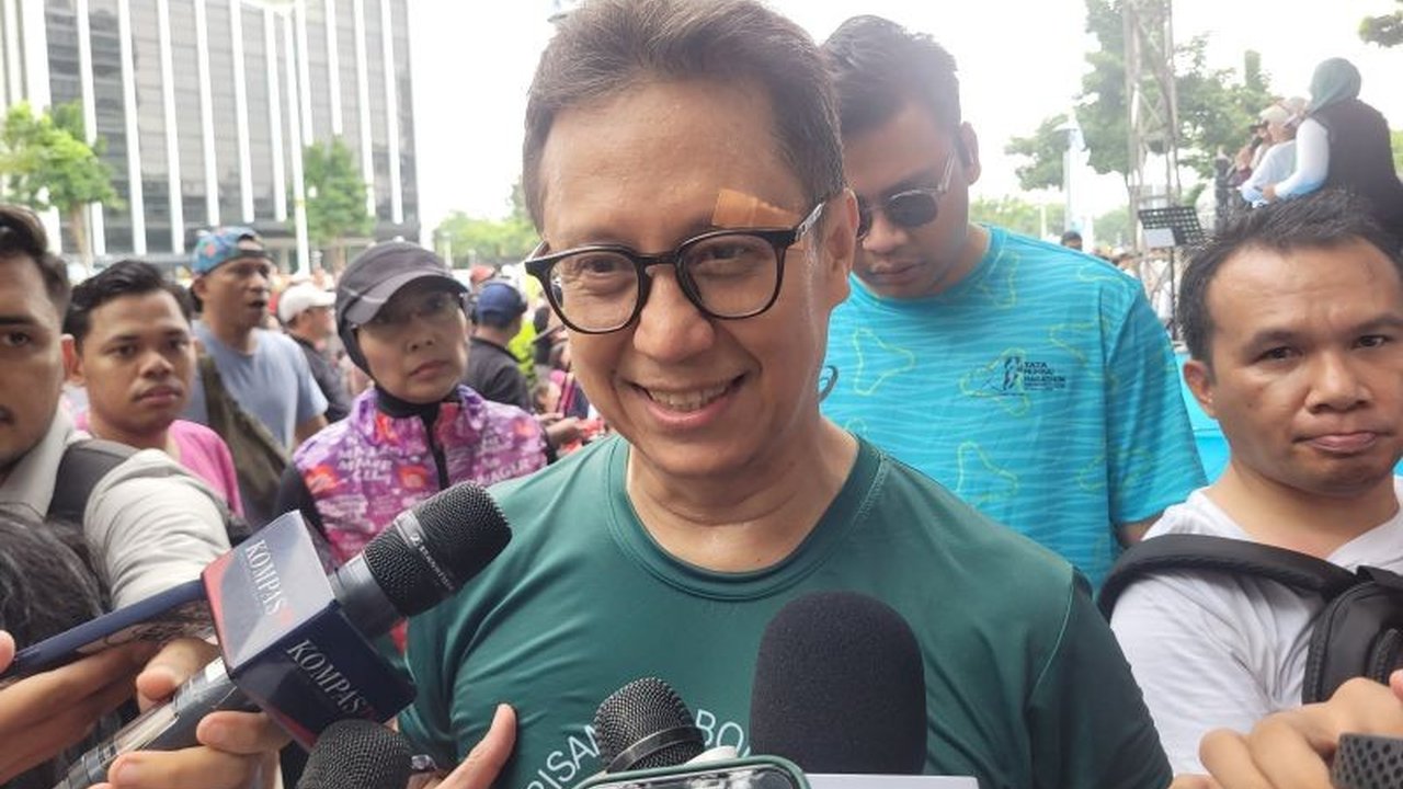 Menteri Kesehatan Budi Gunadi Sadikin mendukung pembatasan akses media sosial anak di Indonesia karena dampak negatifnya terhadap kesehatan mental dan perkembangan anak, didukung juga oleh Menteri Kominfo.