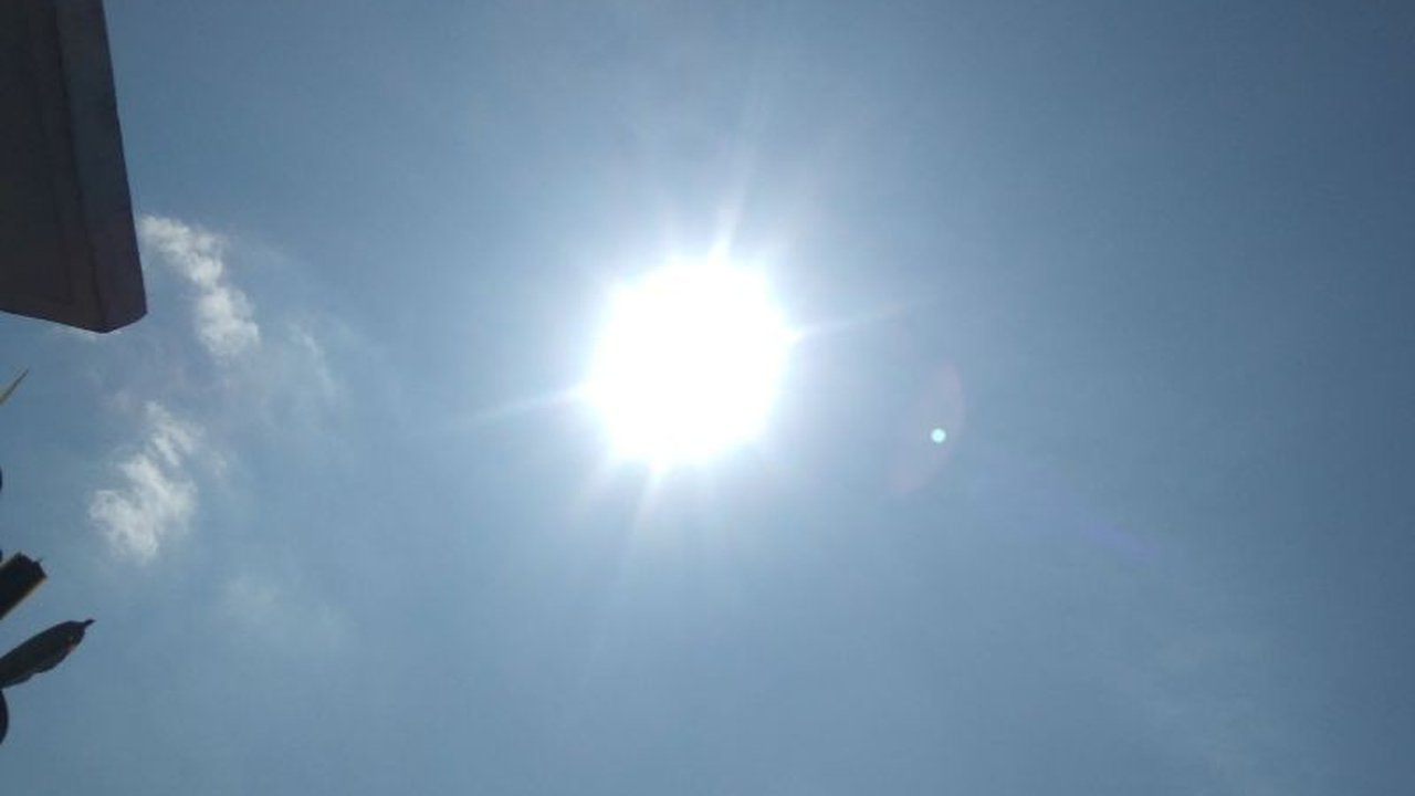 BBMKG Wilayah III Denpasar mencatat suhu ekstrem hingga 36 derajat Celcius di beberapa wilayah Bali, melampaui suhu normal dan diperkirakan berlangsung beberapa hari ke depan.