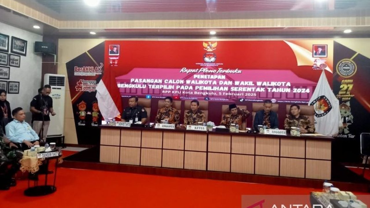 KPU Kota Bengkulu menetapkan Deddy Wahyudi dan Ronny L. Tobing sebagai Wali Kota dan Wakil Wali Kota terpilih periode 2025-2030 setelah menerima salinan putusan resmi MK terkait sengketa Pilkada 2024.