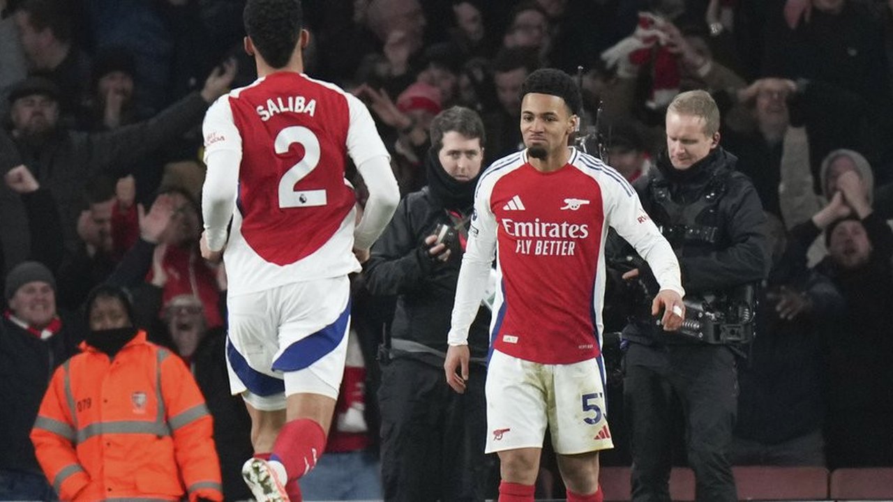 Ternyata Ethan Nwaneri Tidak Diperbolehkan Masuk Ruang Ganti Arsenal, Kenapa?