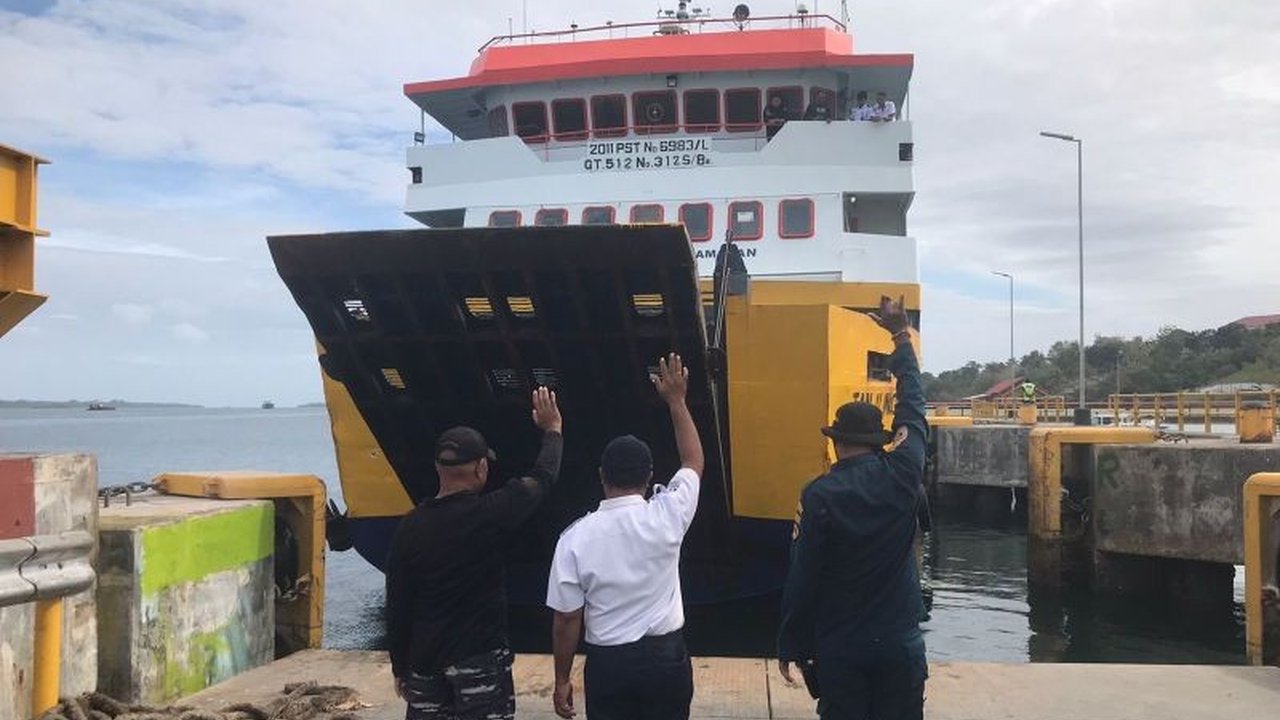 Cuaca Ekstrem Tunda Pelayaran Antarpulau di Tual