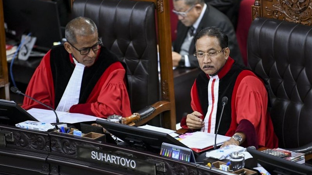 Mahkamah Konstitusi menolak gugatan Ahmad Ali-Abdul Karim terkait Pilkada Sulteng 2024 karena permohonan mereka dinilai tidak jelas dan kabur, sehingga tidak dapat diproses lebih lanjut.