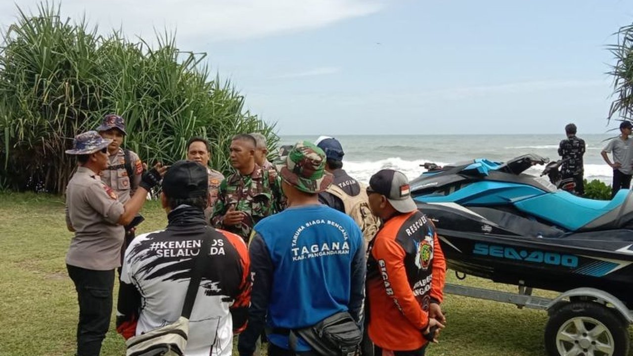 Seorang wisatawan asal Tangerang hilang terseret ombak di Pantai Madasari, Pangandaran; satu korban lainnya ditemukan meninggal dunia, sementara pencarian korban hilang masih terus dilakukan.