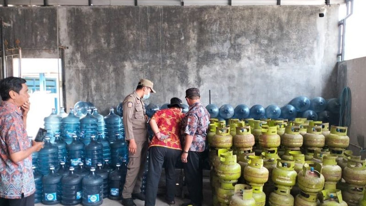 Pemerintah Kota Surabaya memastikan pasokan LPG 3 Kg aman jelang Ramadhan, imbau masyarakat tak panik dan memborong serta memanfaatkan situs Pertamina untuk mencari pangkalan terdekat.