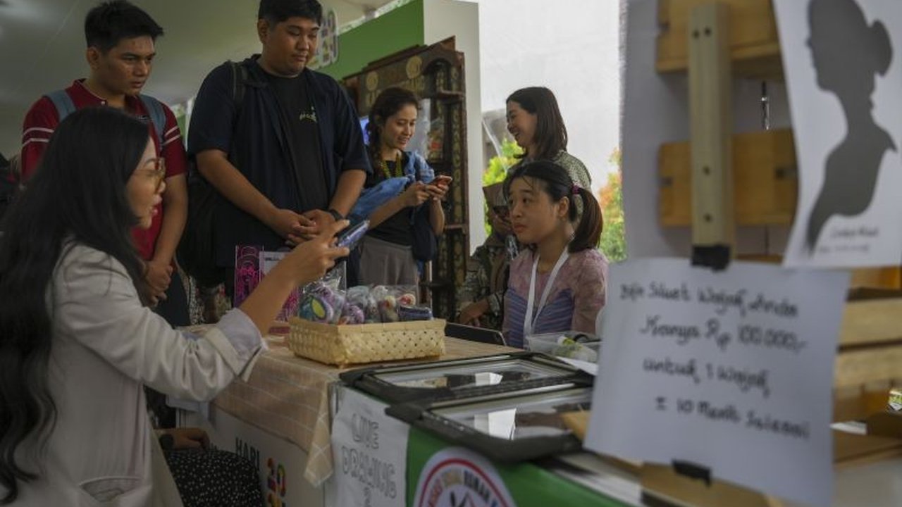 Sebanyak 100 warga difabel di Jakarta Barat telah mengajukan alat bantu fisik (ABF) ke Sudinsos Jakbar untuk tahun anggaran 2025, meliputi alat bantu dengar, kursi roda, dan lainnya.