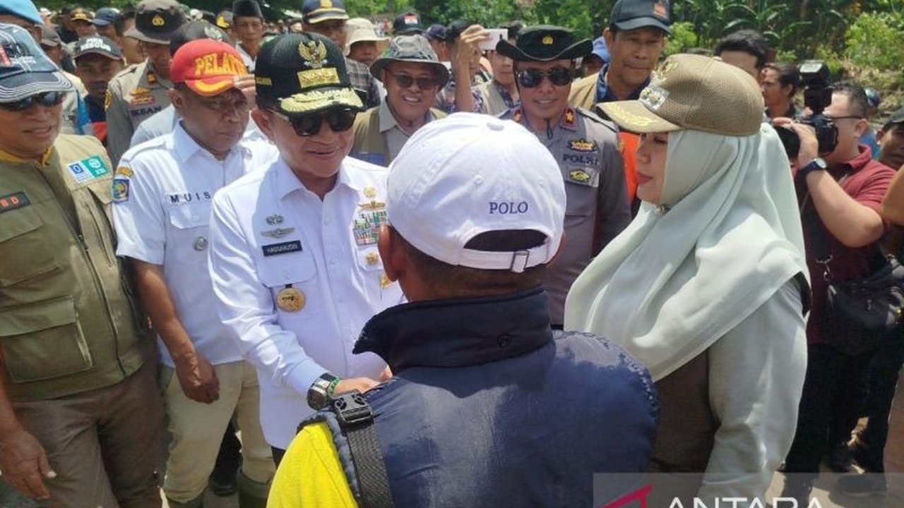 Pj Gubernur NTB Tinjau Korban Banjir Bandang Bima, Status Tanggap Darurat Ditetapkan