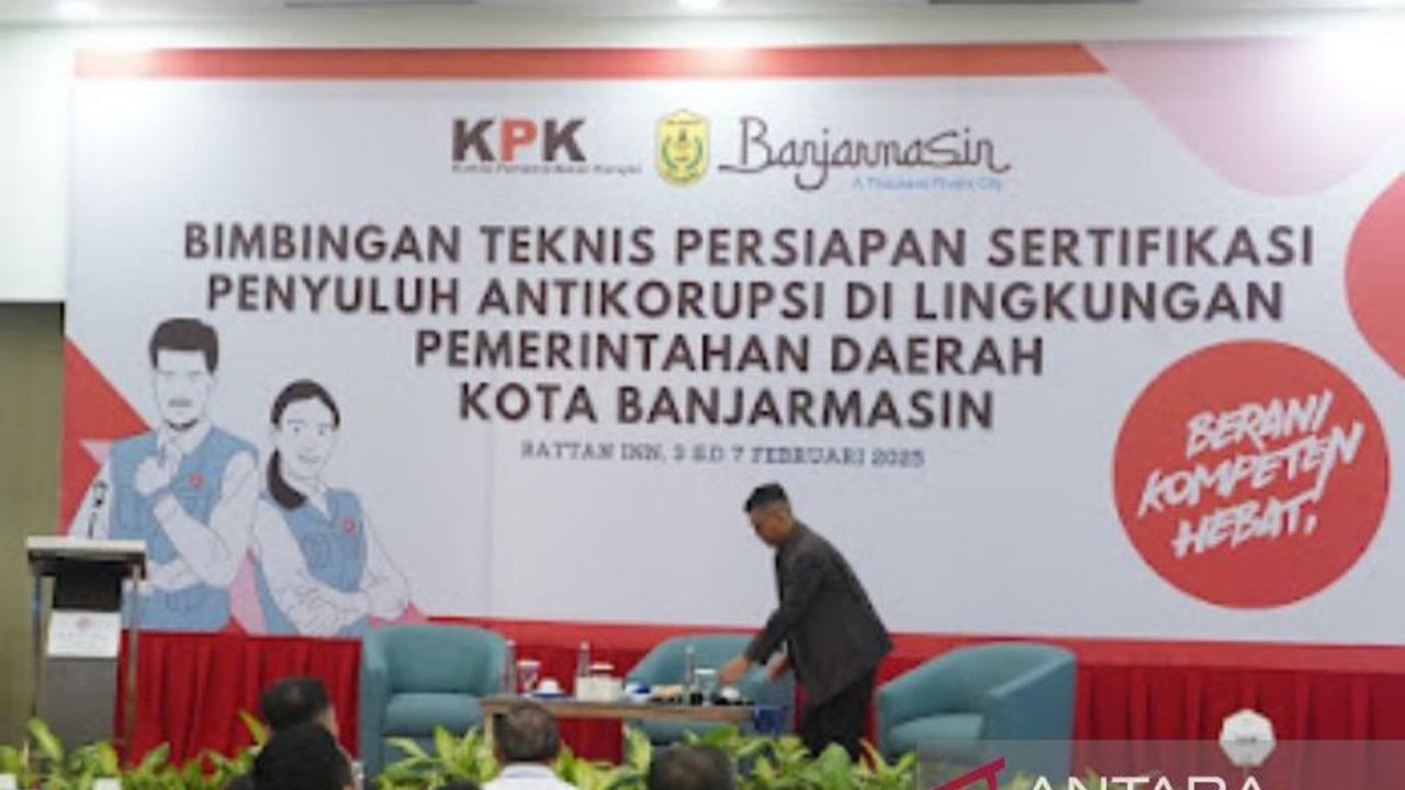 Pemerintah Kota Banjarmasin menggelar Bimtek Persiapan Sertifikasi Penyuluhan Antikorupsi (PAKSI) selama empat hari, menghadirkan narasumber dari KPK untuk memberantas korupsi di lingkungan pemerintahan.