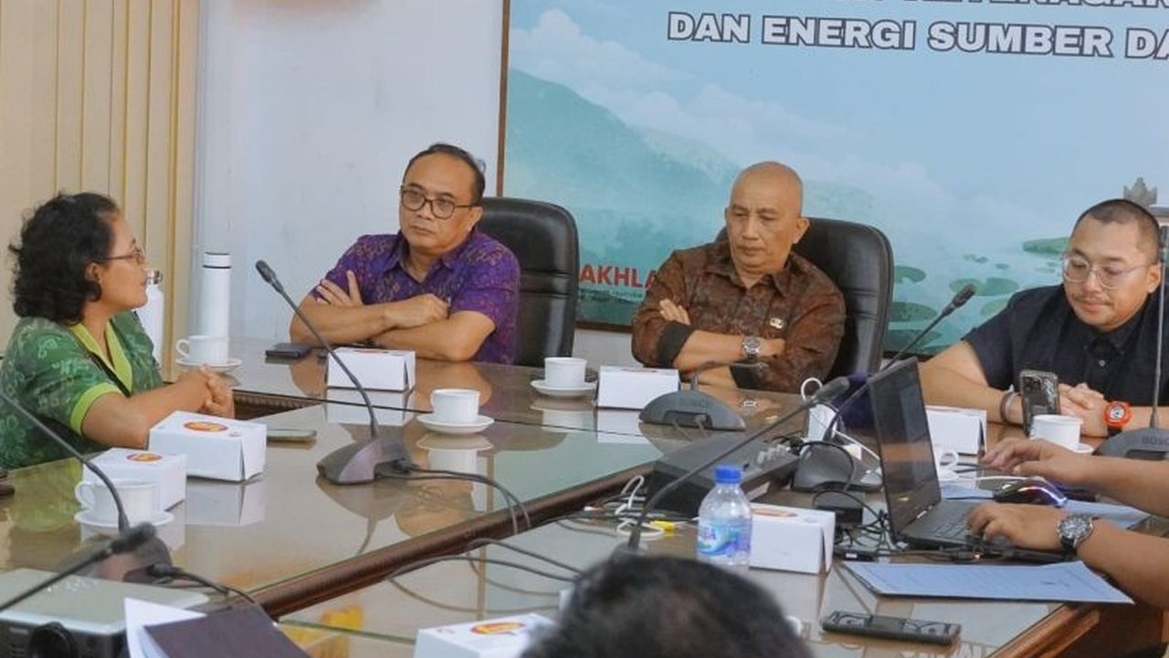 Dinas ESDM Bali rapat koordinasi dengan Pertamina dan Hiswana Migas untuk mengatasi masalah distribusi elpiji 3 kg subsidi pasca kebijakan baru yang sempat menimbulkan kebingungan masyarakat.