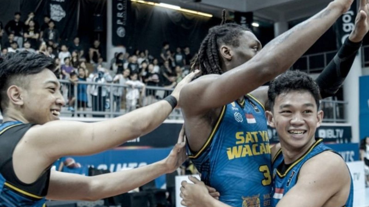 Tim basket Satya Wacana Salatiga menghadapi laga ketujuh IBL 2025 melawan Prawira Bandung dengan kepercayaan diri setelah meraih dua kemenangan beruntun, tetapi masih berjuang untuk meningkatkan konsistensi permainan.