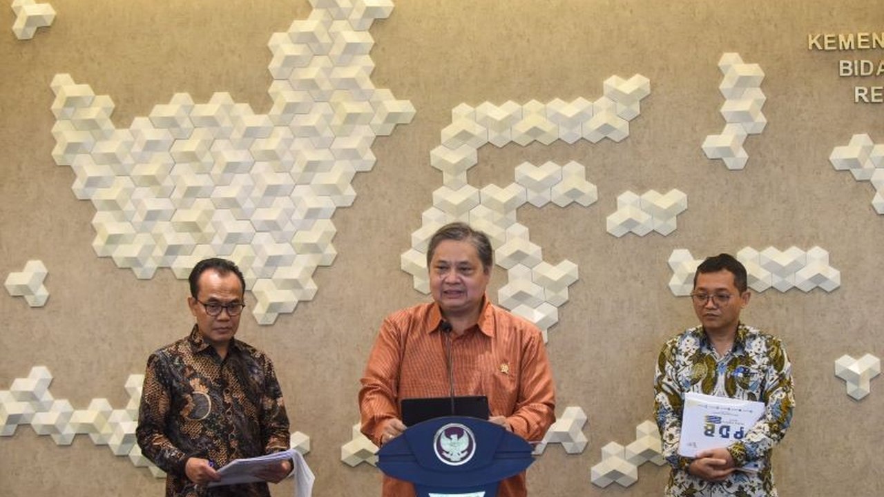 Indonesia bergabung dengan BRICS, blok ekonomi terbesar dunia, berpotensi mendorong pertumbuhan ekonomi nasional lewat perluasan perdagangan dengan China, India, dan Rusia, meskipun ada tantangan yang perlu diatasi.