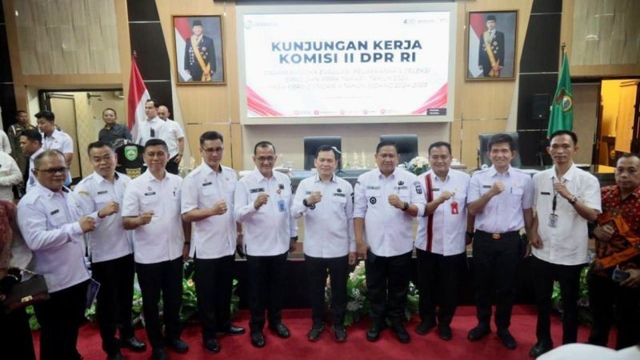 Pemprov Sumsel dan Komisi II DPR RI mengevaluasi seleksi CPNS-PPPK 2024 di Sumsel, menemukan kendala anggaran dan data tenaga non-ASN yang belum terintegrasi, serta mengusulkan prioritas pada tenaga non ASN eks K2 dan menyelesaikan proses PPPK yang sudah.