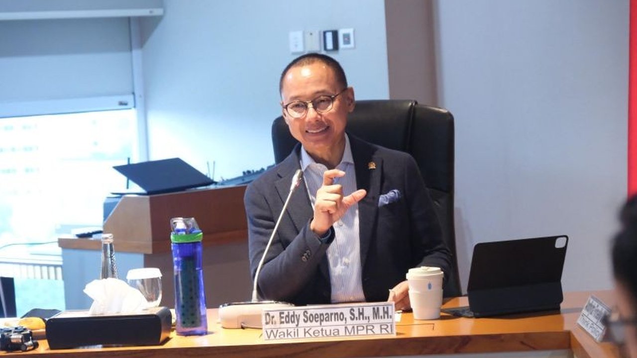 Wakil Ketua MPR Eddy Soeparno mendorong agar kisruh elpiji 3 kg menjadi momentum untuk memperbaiki sistem subsidi energi, mendorong elektrifikasi, dan memperluas akses jaringan gas bumi guna mengurangi beban APBN dan transisi ke energi terbarukan.