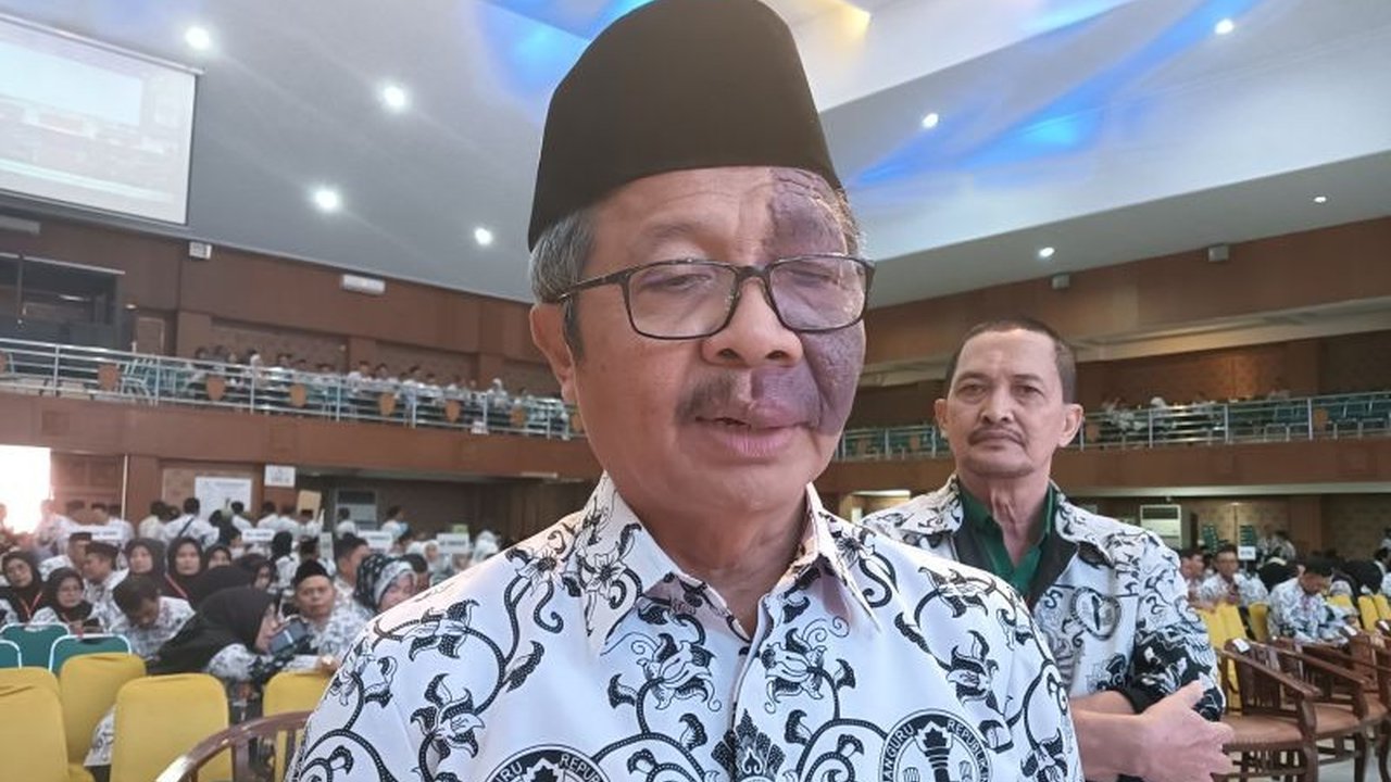 Anggota DPD RI, Dr. Muhdi, menilai kebijakan pencairan tunjangan profesi guru (TPG) langsung ke rekening guru sebagai langkah tepat dan solutif untuk mengatasi keterlambatan pencairan serta meningkatkan kesejahteraan guru.