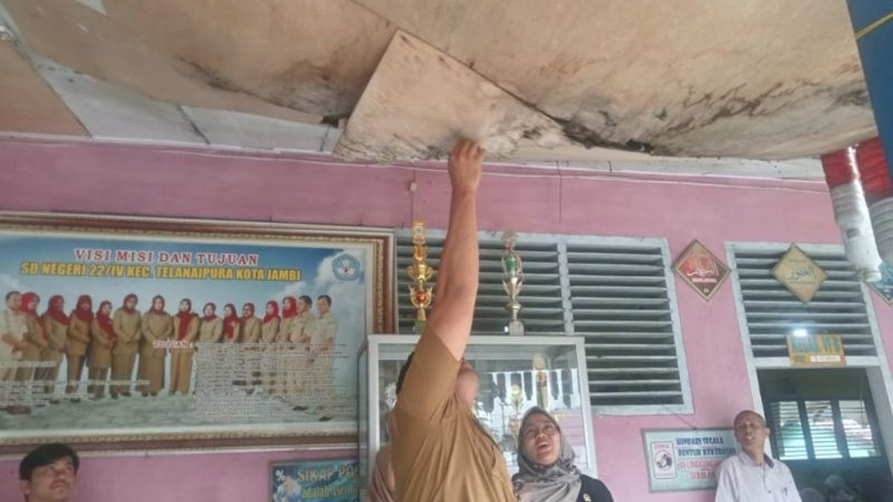 Dinas Pendidikan Kota Jambi mengusulkan perbaikan lebih dari 30 Sekolah Dasar rusak berat melalui Dana Alokasi Khusus (DAK) pusat, setelah Komisi IV DPRD Kota Jambi meninjau kondisi sekolah yang memprihatinkan.