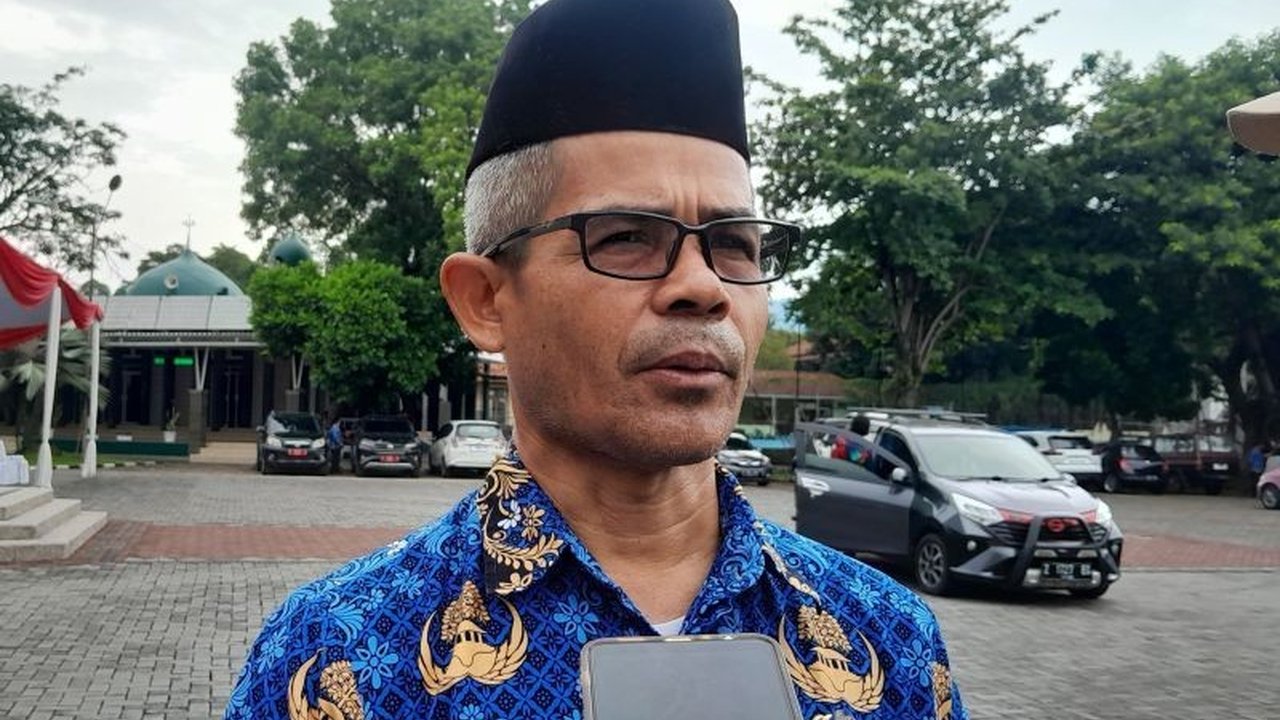 Disnakertrans Garut memastikan seluruh perusahaan di Garut telah membayarkan UMK 2025 sebesar Rp2,3 juta kepada para buruh dan akan menindak tegas perusahaan yang melanggar.