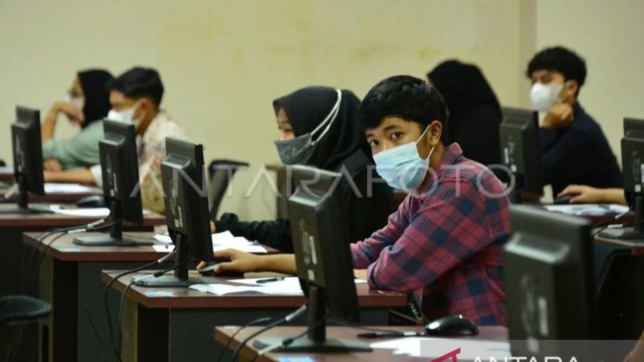 68 sekolah di Aceh terkendala finalisasi PDSS akibat data NISN ganda, mengancam partisipasi siswa dalam SNBP dan SNBT, namun Dinas Pendidikan Aceh berupaya maksimal untuk menyelesaikan masalah ini.