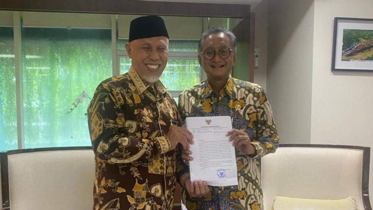 Pemerintah Provinsi Sumatera Barat berupaya mendapatkan dukungan pemerintah pusat untuk melanjutkan sejumlah proyek infrastruktur strategis pada tahun 2025, termasuk pembangunan dam sabo di Gunung Marapi dan penyelesaian jalan Teluk Tapang, guna mendorong