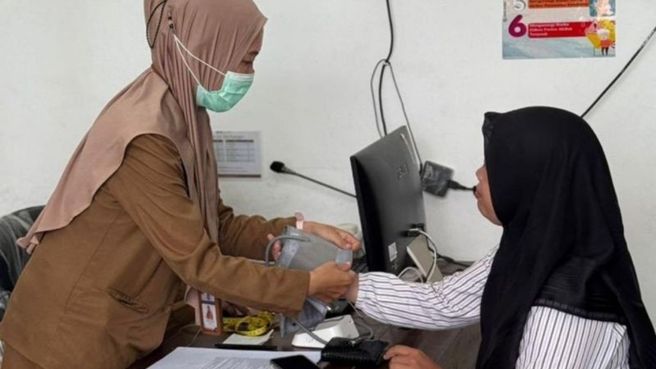 Pemerintah Kota Samarinda berupaya meningkatkan layanan kesehatan dengan mengoptimalkan aplikasi Satu Sehat, yang mengintegrasikan data kesehatan dan menyediakan pemeriksaan gratis untuk berbagai kelompok usia.
