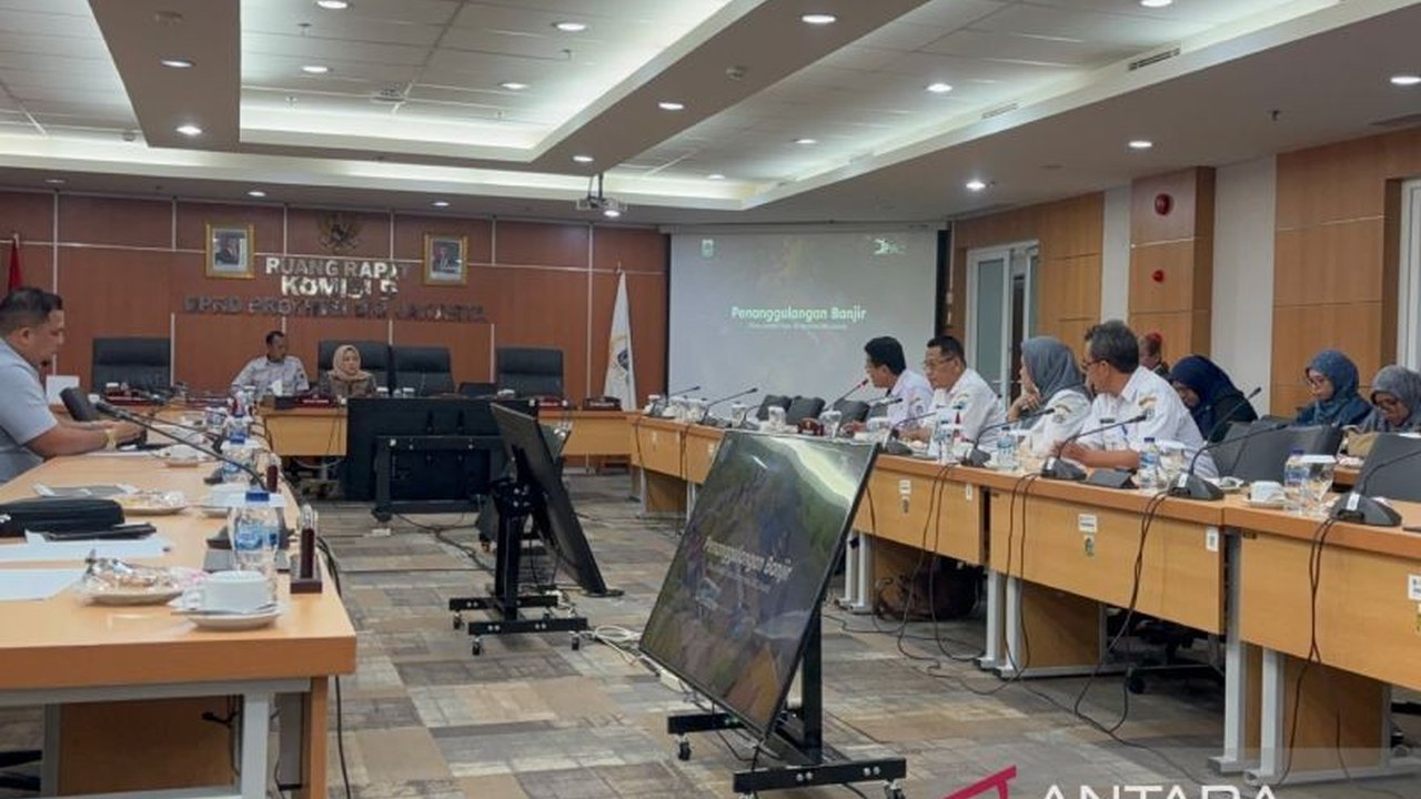 Ketua Komisi D DPRD DKI Jakarta menyoroti 38 polder yang belum optimal atasi banjir Jakarta karena masalah perencanaan dan pengadaan lahan, meminta Dinas SDA prioritaskan pencegahan banjir.