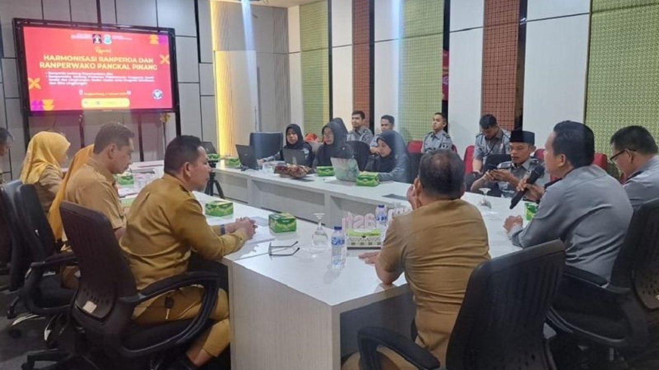 Kemenkumham Kepulauan Bangka Belitung melakukan harmonisasi Ranperda Kepemudaan Pangkalpinang untuk memastikan peraturan daerah tersebut sesuai dengan peraturan perundang-undangan yang berlaku dan berkualitas.