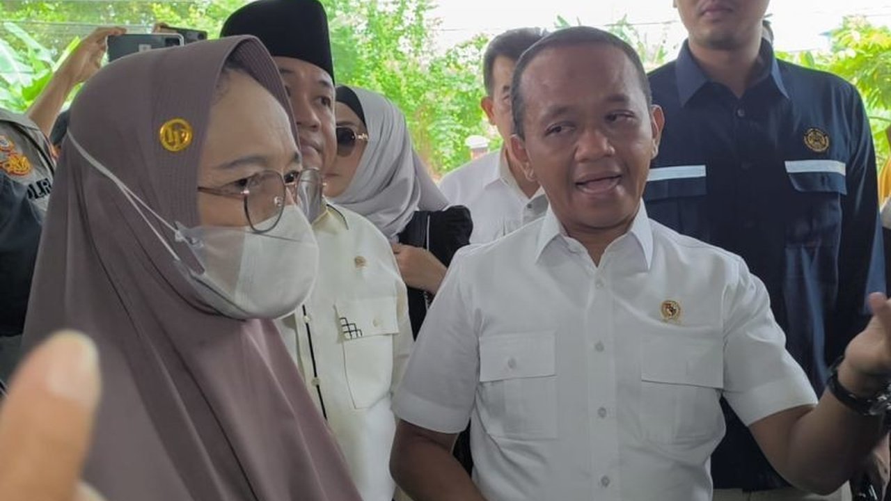 Menteri ESDM Bahlil Lahadalia memastikan UMKM tetap mendapat LPG 3 kg dengan harga terjangkau meski dengan aturan berbeda dari rumah tangga biasa, sekaligus membentuk badan pengawas distribusi.