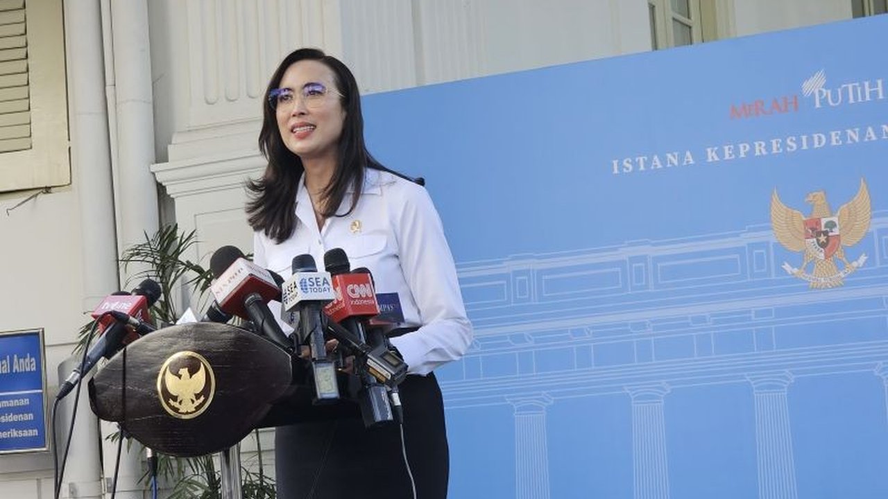 Menteri Pariwisata melaporkan peningkatan signifikan kunjungan wisatawan domestik dan mancanegara sebesar 18% di tahun 2024,  menunjukkan tren positif sektor pariwisata Indonesia.