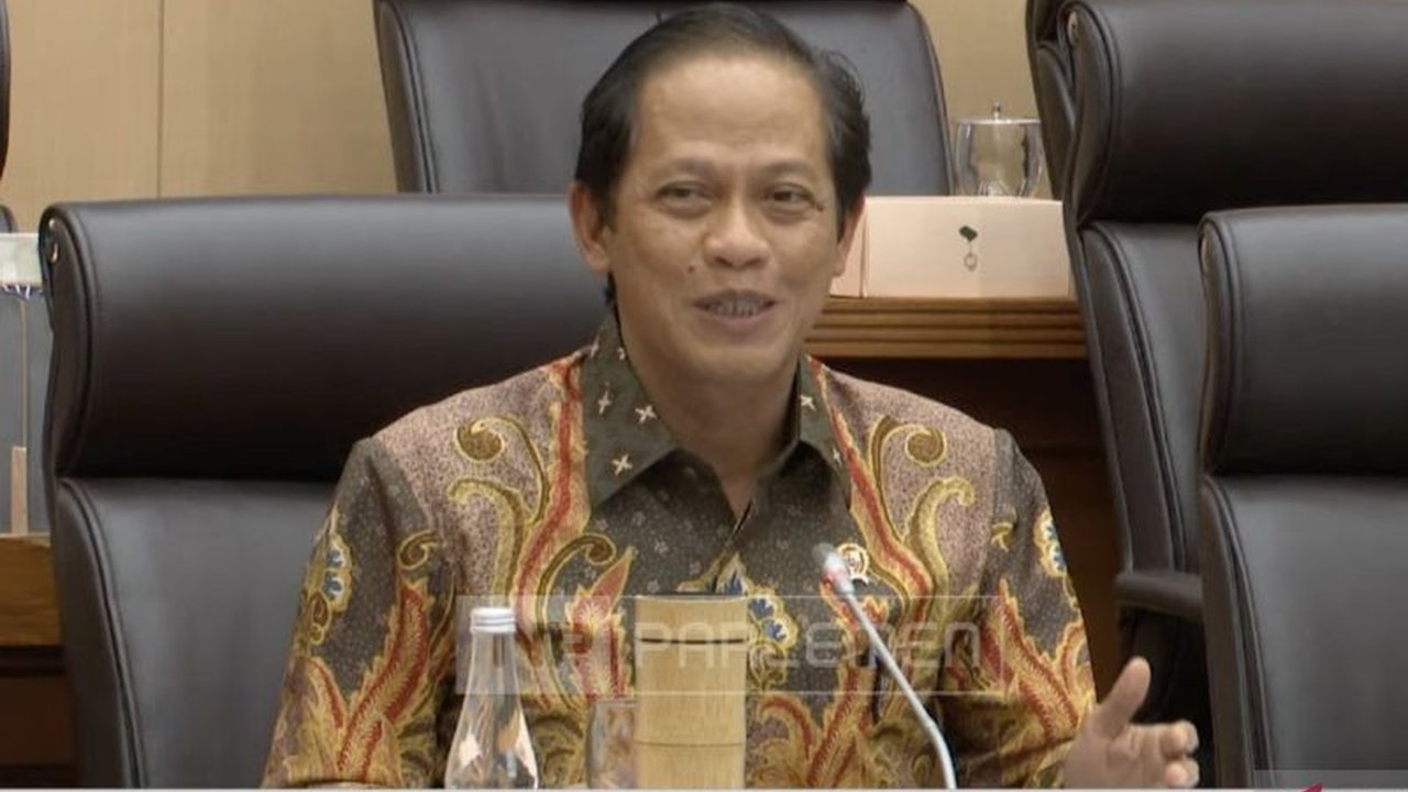 Menanggapi maraknya penambangan emas ilegal di Kalimantan Barat, Kementerian Lingkungan Hidup dan Kehutanan (KLH) akan segera menurunkan tim penegak hukum untuk melakukan investigasi dan menindak tegas para pelaku.