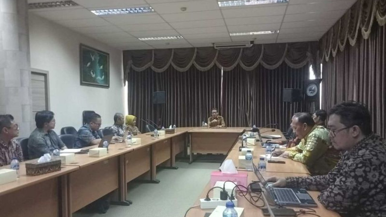 Pemerintah Provinsi Banten berkolaborasi dengan BRIN dan perguruan tinggi lokal untuk mendigitalisasi layanan kesehatan di seluruh RSUD miliknya, guna meningkatkan akses dan efisiensi layanan bagi masyarakat.