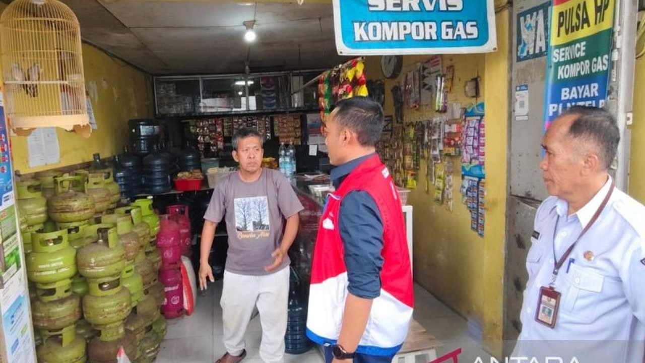 Pertamina Patra Niaga Jawa Tengah-DIY menambah 270.000 tabung elpiji 3 kg subsidi untuk wilayah Solo Raya guna memastikan ketersediaan dan mencegah pembelian berlebihan, serta mengimbau masyarakat membeli di pangkalan resmi.