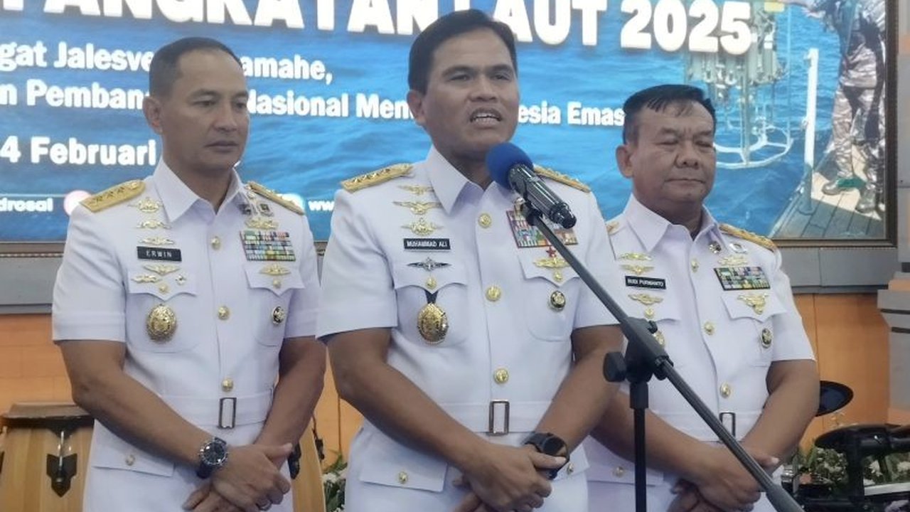 TNI Angkatan Laut telah membongkar 20 kilometer pagar laut di perairan Tangerang, Banten, untuk mengembalikan akses nelayan, menyusul instruksi Presiden dan temuan pagar yang misterius tersebut.