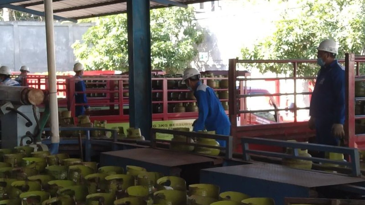 Bank Indonesia (BI) Bali mengantisipasi potensi inflasi akibat perubahan distribusi elpiji 3 kg, menekankan pentingnya sinergi dan strategi 4K untuk menjaga stabilitas harga.