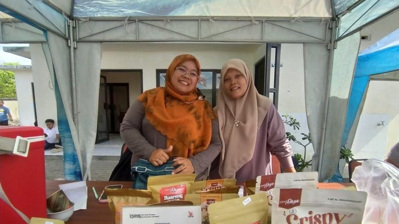 Dinas Kelautan dan Perikanan (DKP) Kulon Progo memberikan sertifikat Penyuluhan Keamanan Pangan (PKP) kepada pelaku usaha pengolahan ikan untuk meningkatkan higienitas dan daya saing produk di pasar.