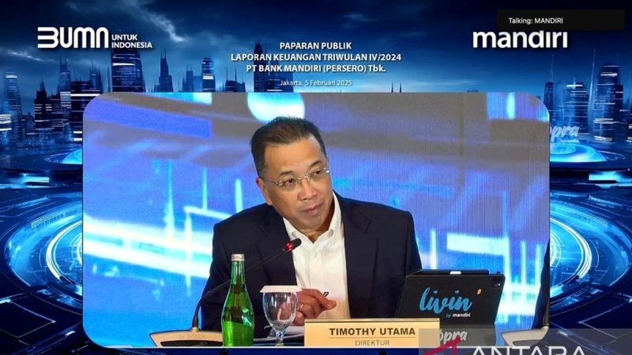 Bank Mandiri berhasil mencapai portofolio berkelanjutan senilai Rp293 triliun di tahun 2024, tumbuh 10,8 persen secara tahunan, dengan fokus pada portofolio hijau dan sosial.