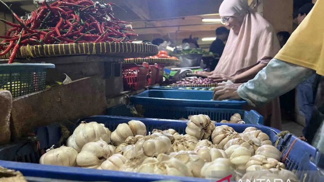 Badan Pusat Statistik (BPS) DKI Jakarta melaporkan sektor perdagangan berkontribusi 18,01 persen terhadap PDRB DKI Jakarta di tahun 2024,  melebihi sektor lain seperti industri pengolahan dan jasa keuangan, dengan pertumbuhan ekonomi Jakarta secara keselu