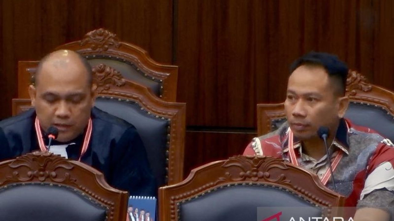 Mahkamah Konstitusi menolak gugatan Vicky Prasetyo dan Mochamad Suwendi terkait Pilkada Pemalang 2024 karena melewati batas waktu pengajuan.