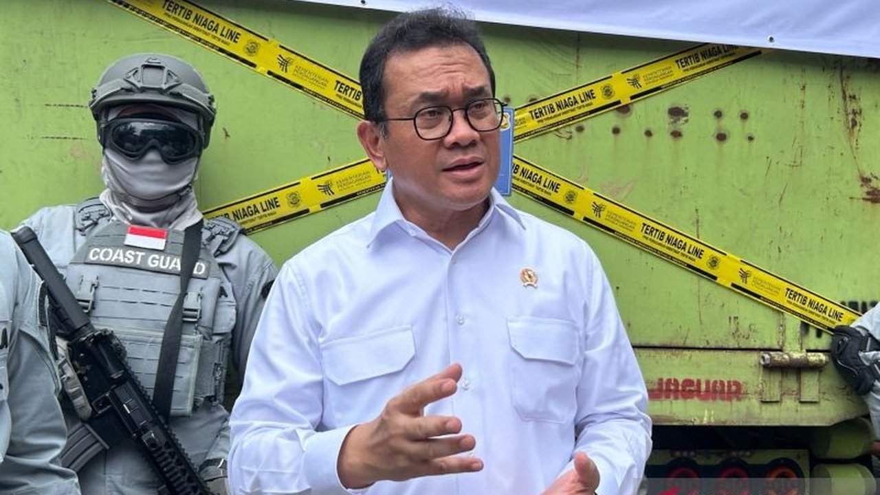 Menteri Perdagangan Budi Santoso menargetkan revisi Permendag Nomor 8 Tahun 2024 tentang kebijakan impor akan selesai pada Februari 2024, dengan fokus evaluasi pada impor pakaian jadi dan singkong untuk melindungi petani dalam negeri.