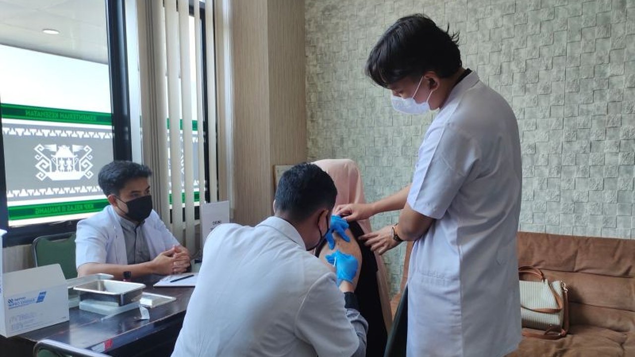 Balai Karantina Kesehatan (BKK) Kelas I Panjang Lampung menerapkan electronic International Certificate of Vaccination (e-ICV) secara bertahap untuk mempermudah pemeriksaan kesehatan bagi pelaku perjalanan internasional, dengan tetap menyediakan sertifika