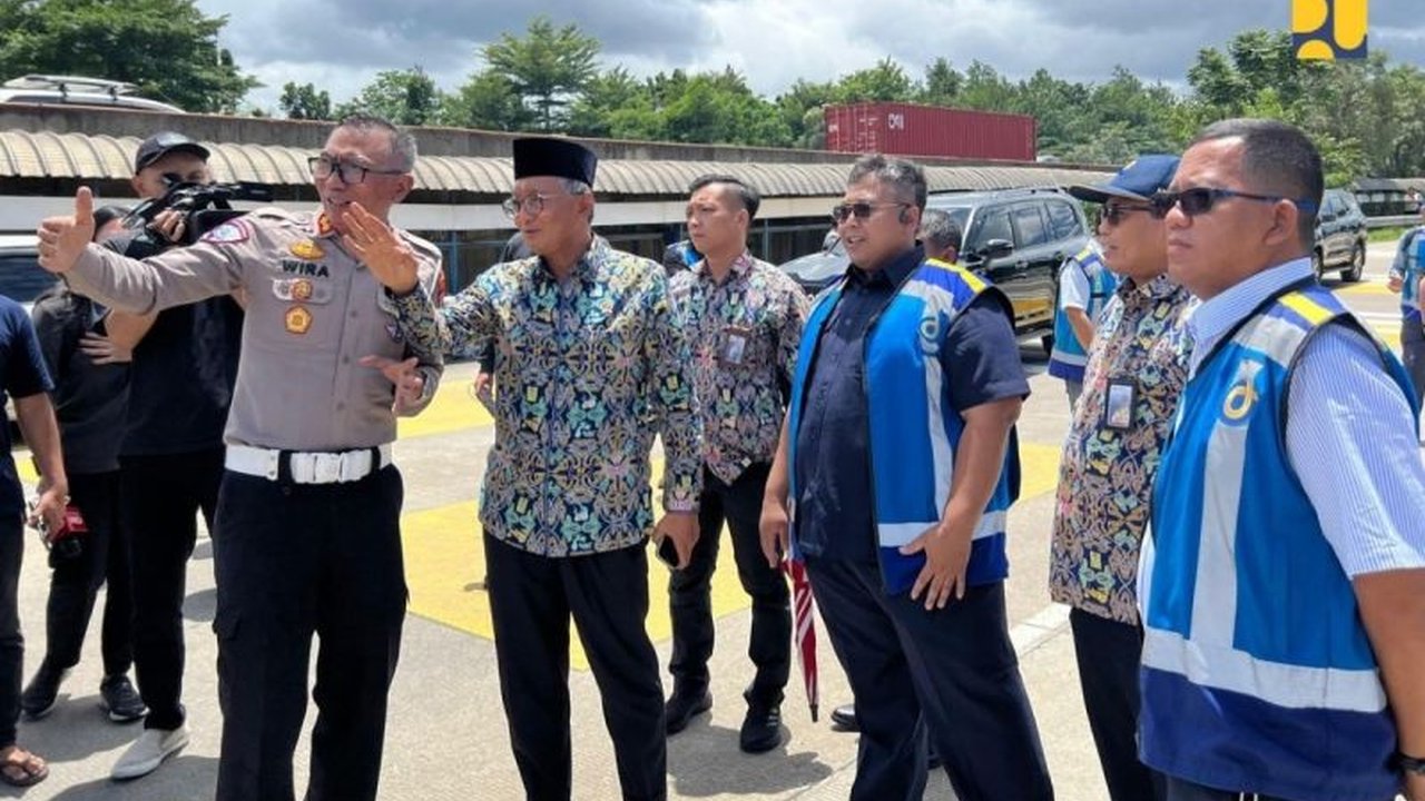 Menteri PU mendorong mitigasi truk ODOL setelah kecelakaan beruntun di Tol Jagorawi, mengakui kompleksitas masalah yang melibatkan ekonomi dan keselamatan.