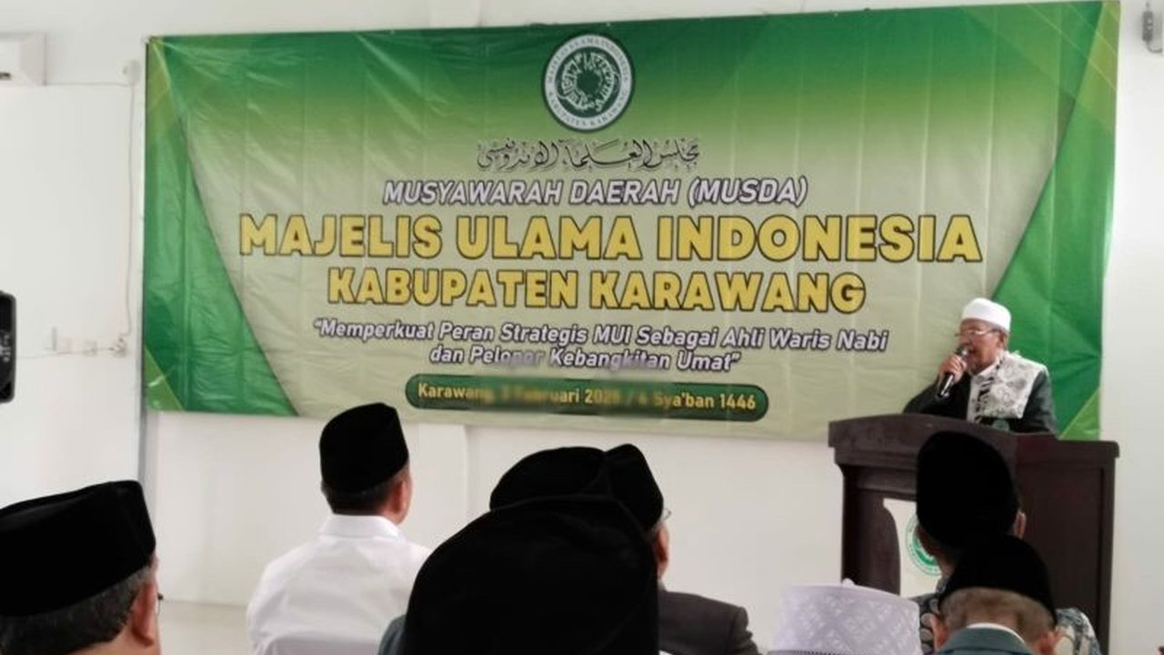 Bupati Karawang, Aep Syaepuloh, menekankan pentingnya kolaborasi antara ulama dan umara untuk pembangunan daerah dan kemaslahatan umat, seperti yang terlihat dalam Musda VII MUI Karawang.