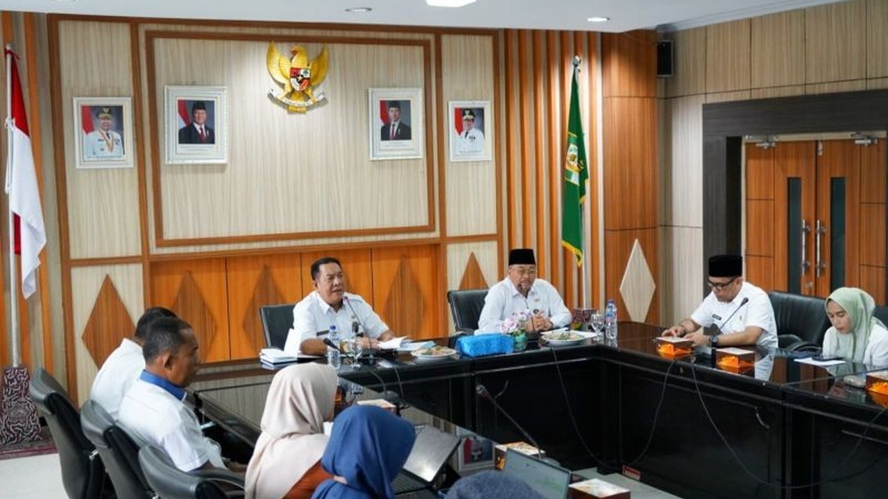 Pemerintah Provinsi Bengkulu memastikan ketersediaan bahan pokok selama Ramadan dan Idul Fitri 1446 H dengan berbagai strategi, termasuk pasar murah dan operasi pasar untuk mencegah lonjakan harga.
