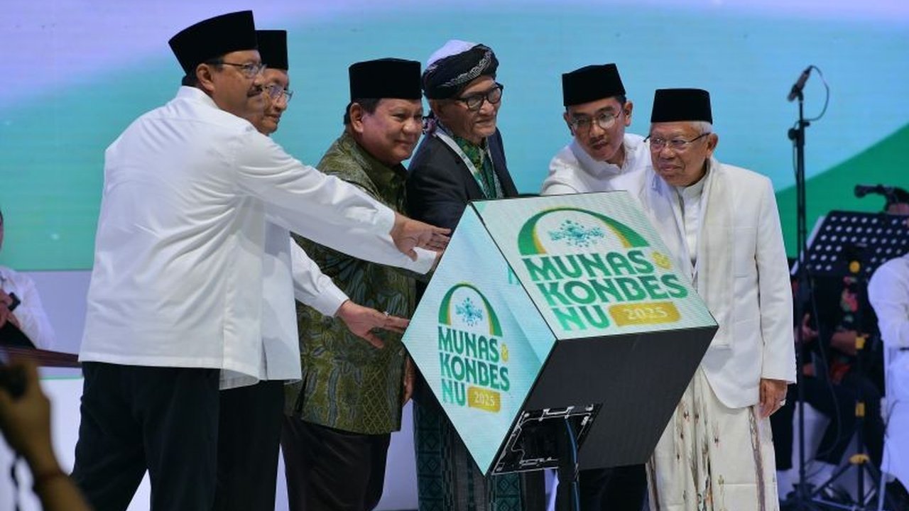 Presiden Prabowo Subianto dan Wakil Presiden Gibran Rakabuming menghadiri puncak peringatan Harlah ke-102 Nahdlatul Ulama (NU) di Istora Senayan, Jakarta, dengan tema 'Bekerja Bersama Umat untuk Indonesia Maslahat'.