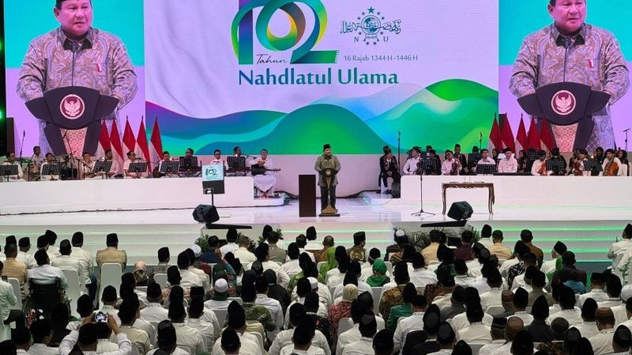Presiden Prabowo Subianto memberikan ultimatum kepada oknum korup yang menghambat program-program pemerintah untuk kemakmuran rakyat, mengancam akan menindak tegas mereka.