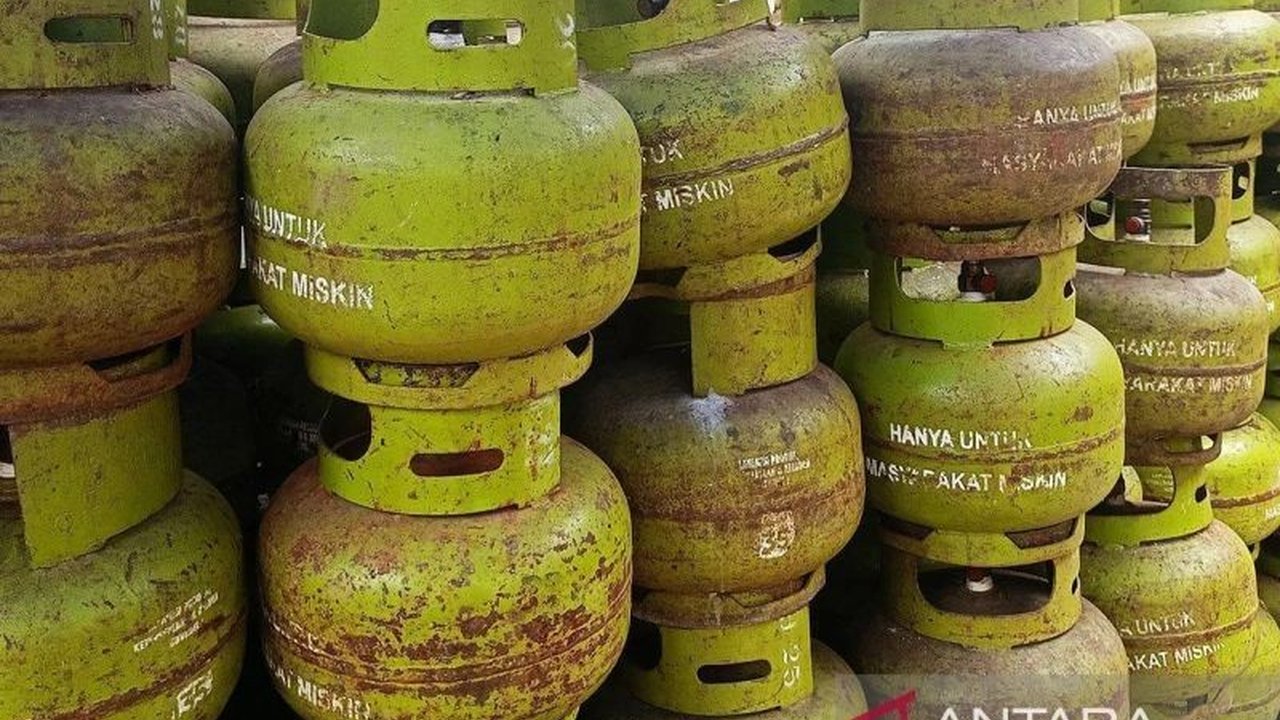 Pemerintah Kota Batu mengawasi ketat agen elpiji 3 kg untuk mencegah penimbunan dan memastikan ketersediaan gas subsidi bagi masyarakat, serta meminta masyarakat melaporkan jika menemukan penyimpangan.