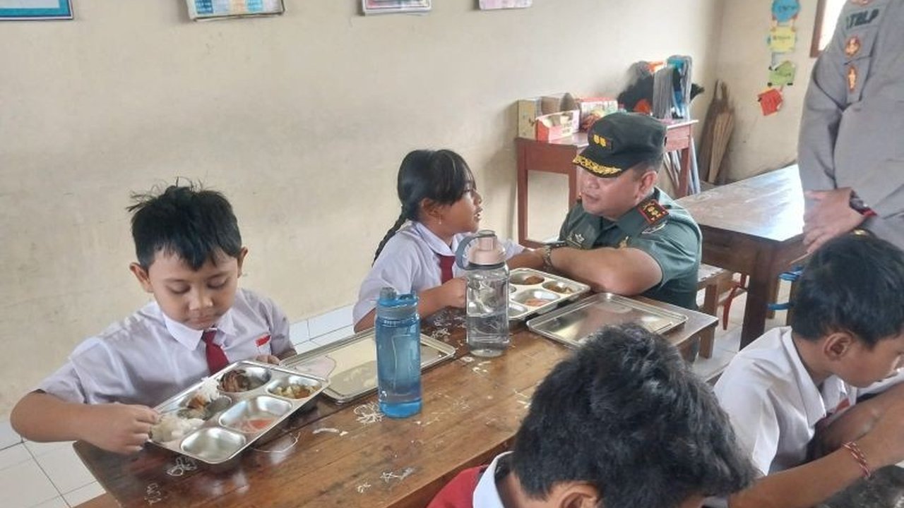 Pemerintah Kabupaten Jembrana memfasilitasi siswa dengan alergi makanan dengan menyediakan menu alternatif dalam program Makan Bergizi Gratis (MBG), memastikan kebutuhan nutrisi tetap terpenuhi.