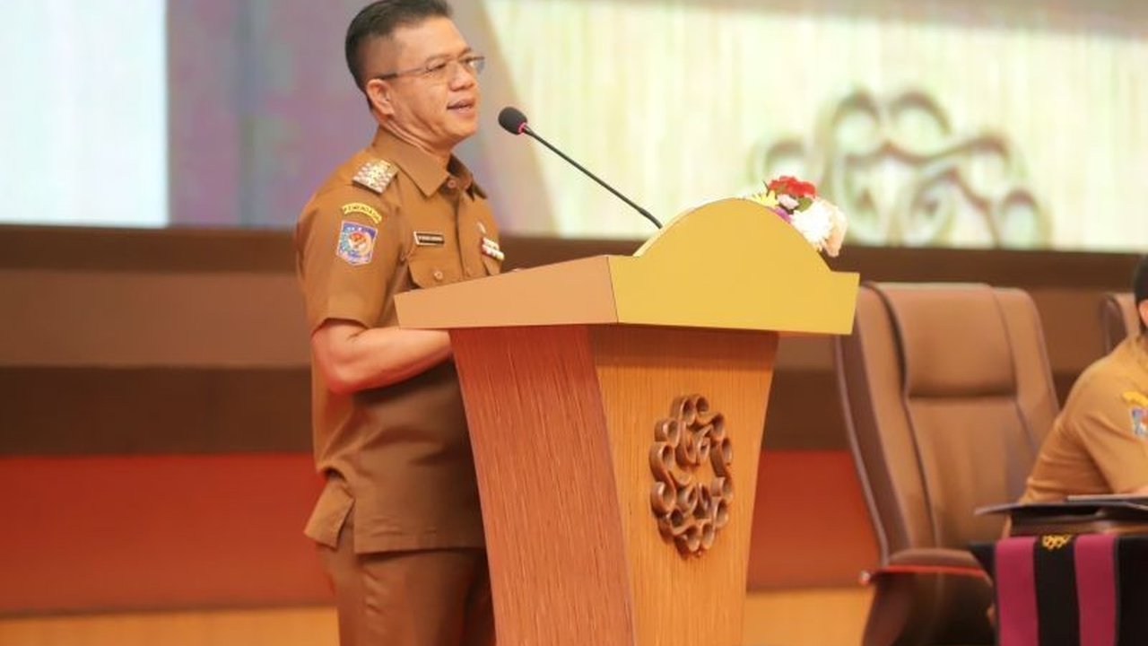 Pemerintah Kabupaten Bandung memberikan insentif sebesar Rp109 miliar kepada 17.000 guru mengaji sebagai bentuk apresiasi dan dukungan terhadap pembentukan sumber daya manusia unggul, serta meluncurkan program beasiswa bagi pelajar berprestasi.