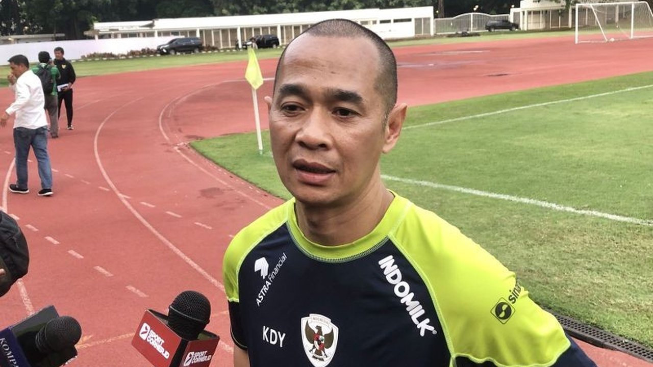 Kurniawan Dwi Yulianto, pelatih striker Timnas U-20, menyatakan kesiapannya menjadi asisten pelatih Timnas senior di bawah Patrick Kluivert setelah sebelumnya berkarier di klub Italia.