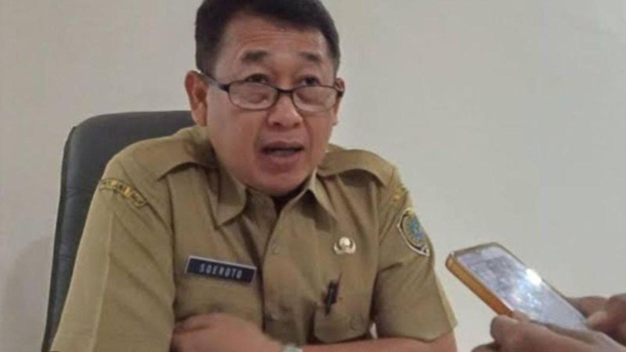 Pemerintah Kabupaten Tulungagung memutasi sembilan sekretaris desa (sekdes) ASN ke OPD lain, berdasarkan Perda Nomor 3 Tahun 2023 dan usulan dari sekdes yang ingin mencari suasana baru, bukan karena konflik.