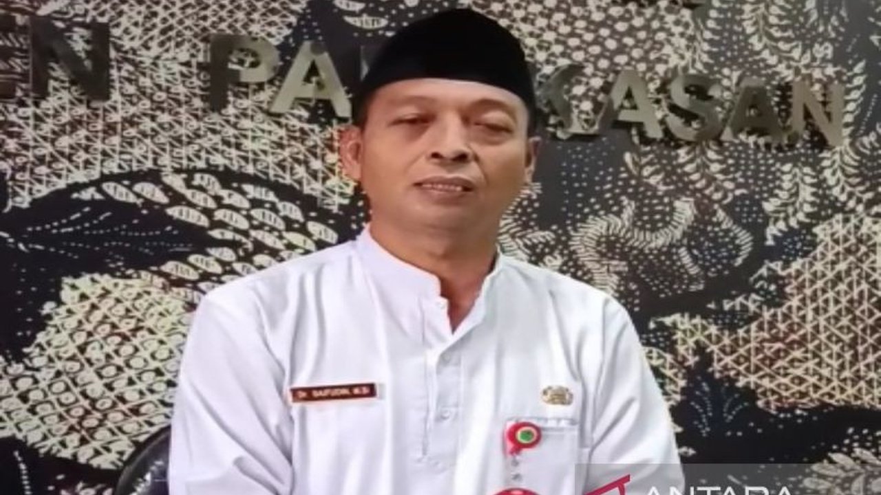 Dinas Kesehatan Pamekasan, Jawa Timur, meluncurkan program pemeriksaan kesehatan gratis mulai 24 Februari 2025, menargetkan semua kelompok usia dengan berbagai jenis pemeriksaan untuk deteksi dini penyakit.